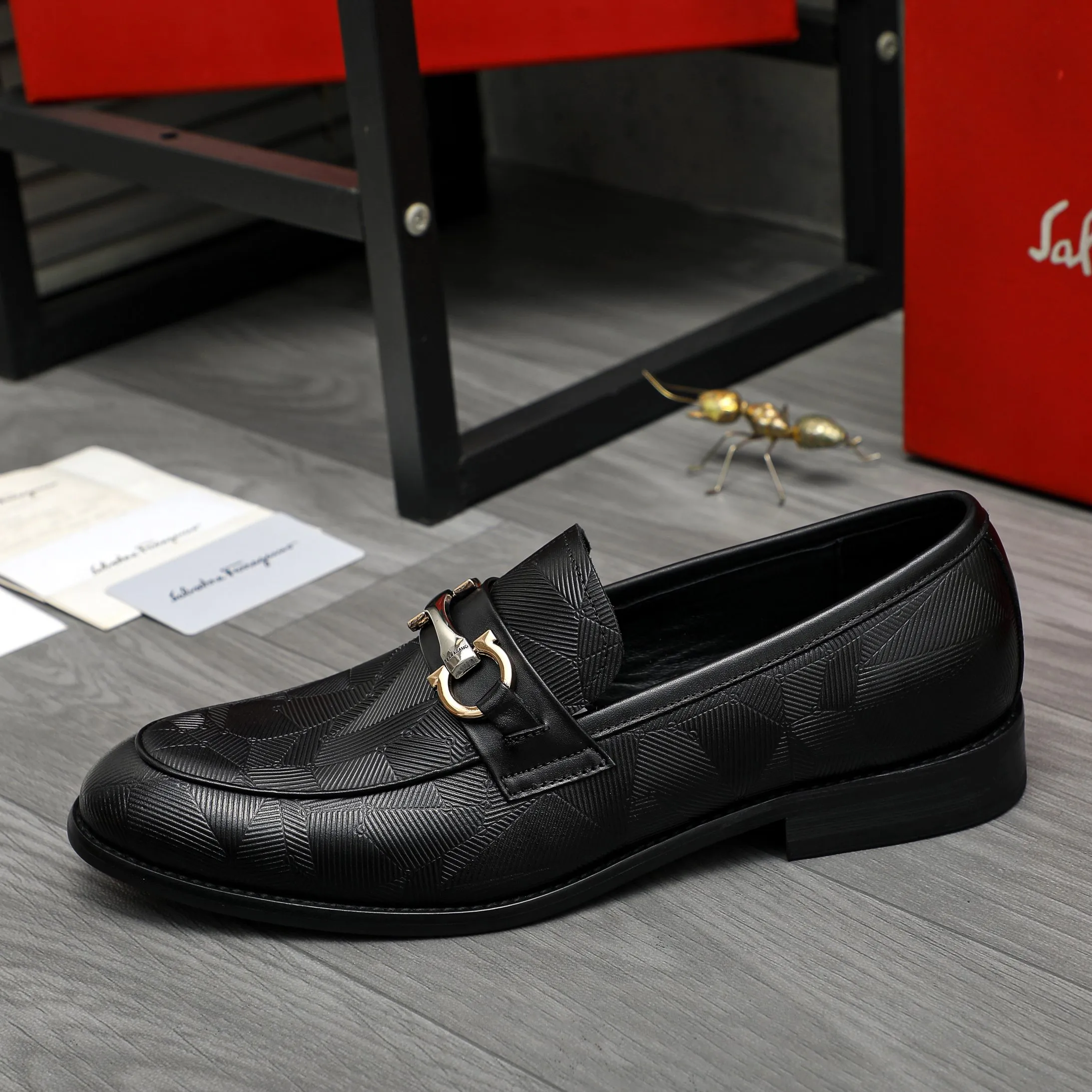 Men's shoes 💰420 Product trademark: Ferragamo " Ferragamo ] Business slip-on leather shoes Regular size: 39-45 (38.46 custom-made, non-returnable) Product materials: Selected vertical grain cowhide upper, sheepskin lining, original rubber outsole